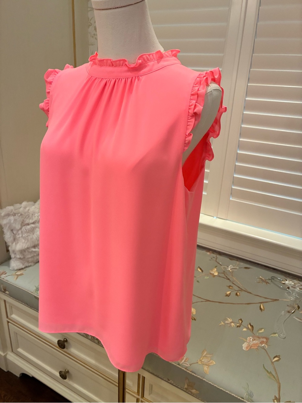 Lilly Pulitzer Cambria Pink Ruffle Sleeveless Blouse Top -Like New - Picture 3 of 3